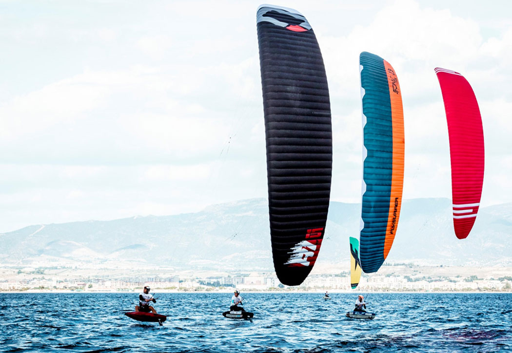 Wyścig formula kitesurfing foil