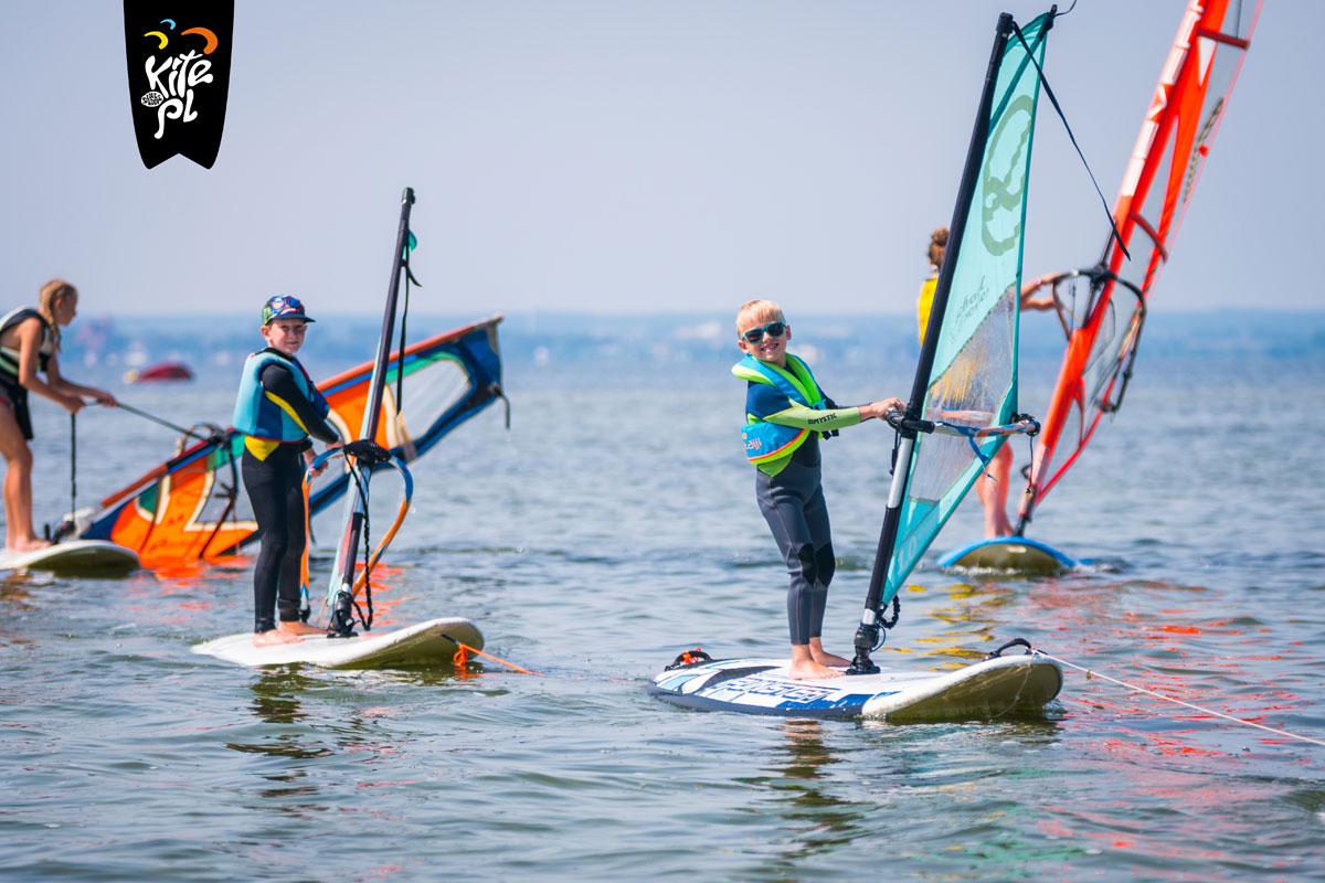 Dzieci na windsurfingu