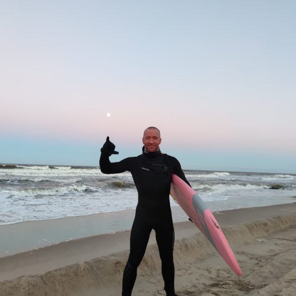 Łukasz Ceran surfing